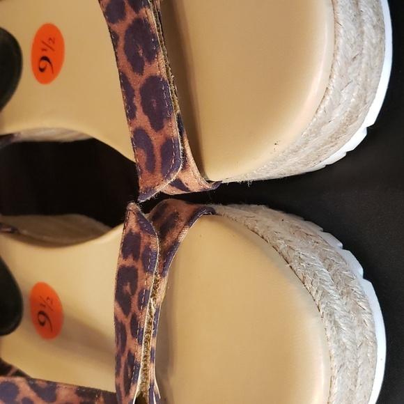 Nine West NWT Adjustable Strap Leopard Print Wedge Sandal - Picture 3 of 5